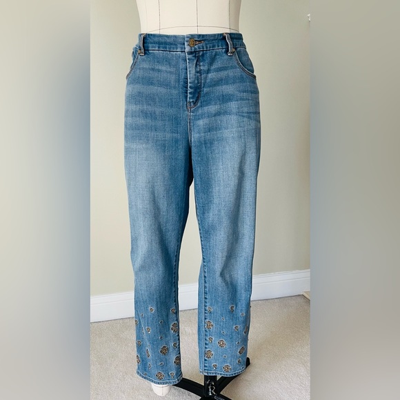 EUC Chico’s So Slimming Foulard Embroidered Girlfriend Ankle Jeans - Picture 8 of 10